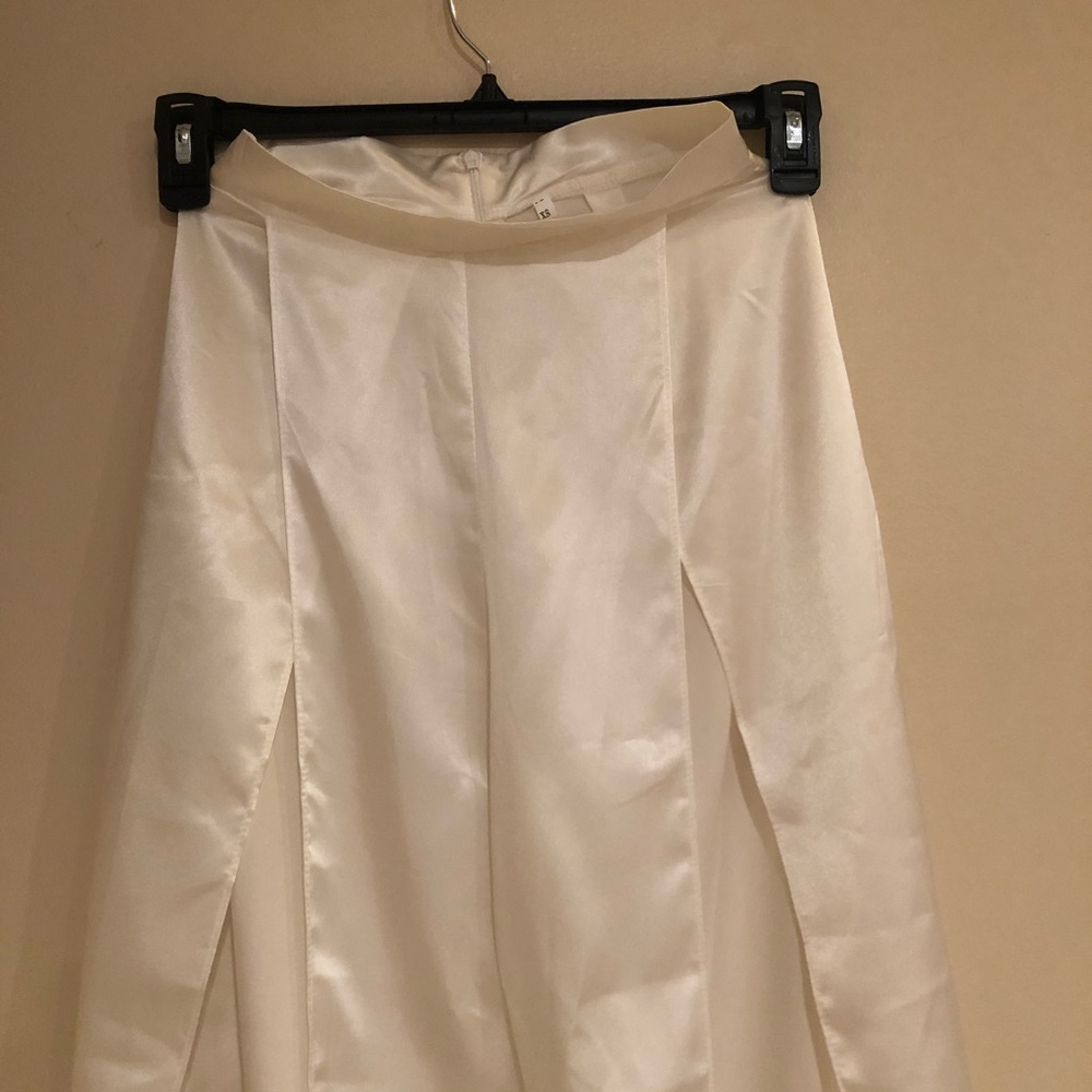 2 piece white pant and crop top set - Picture 8 of 9